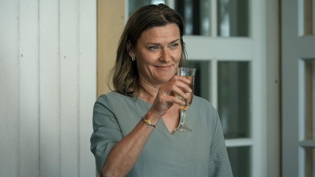 Pirjo Lonka näyttelee pääosaa Elämä on juhla -elokuvassa.