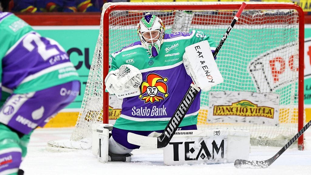 Santeri Lipiäinen pelaa Jokereiden maalilla torstai-iltana Pelicansia vastaan pelattavassa viidennessä SM-liigakarsintaottelussa.
