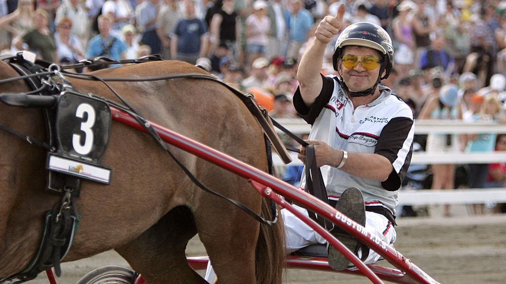 B. Helmiina ohjastajanaan Reijo Borgström vei Kuninkuusravien kuningatarkilpailun avausmatkan voiton Killerin raviradalla Jyväskylässä 26. heinäkuuta 2008.