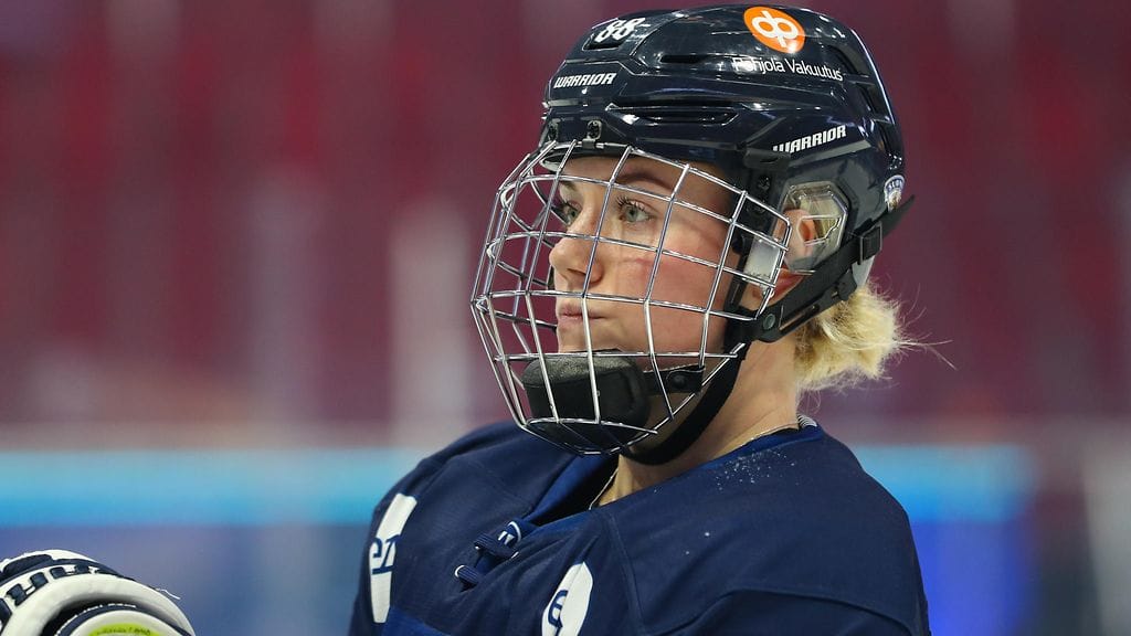 Ronja Savolainen pystyy pelaamaan Kanadaa vastaan MM-välierässä.