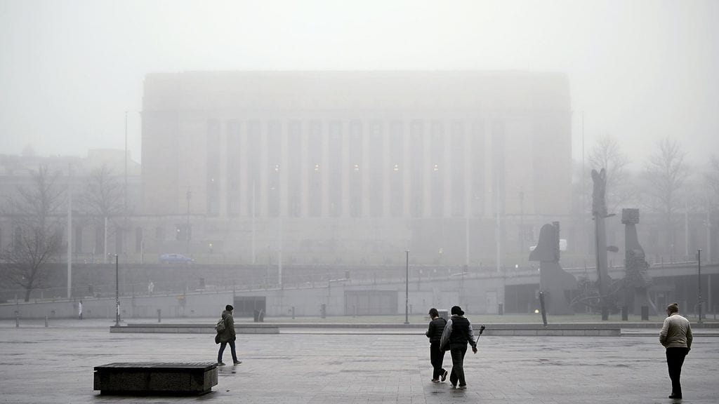 sumu eduskuntatalo kiirastorstai lehtikuva