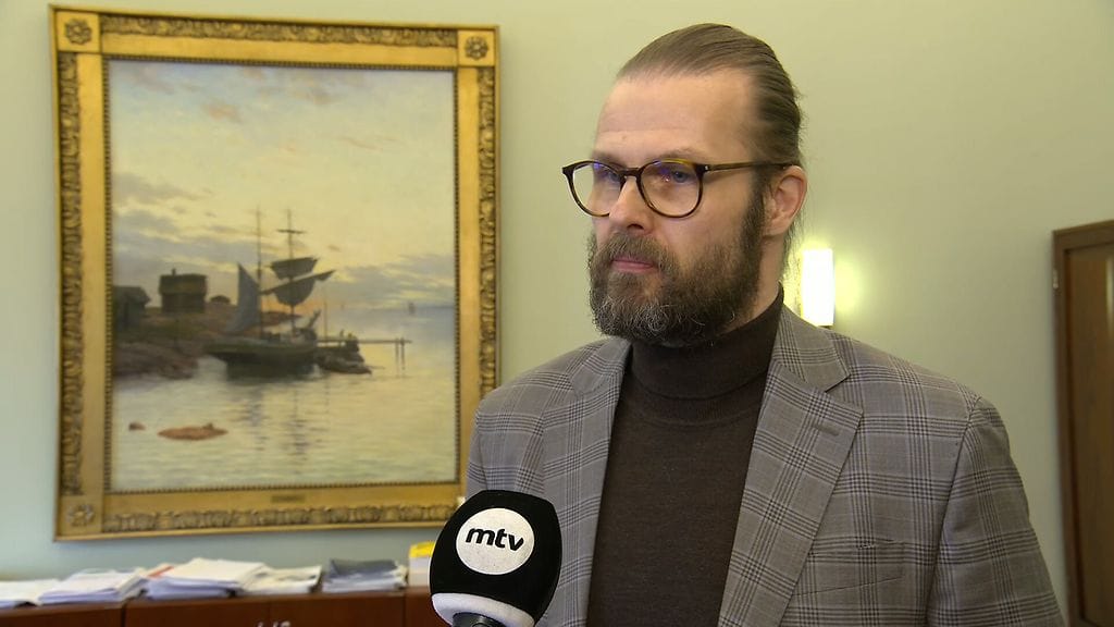 Valtiovarainministeriö on laatinut hallituksen puoliväliriiheen ennusteen, jonka mukaan tullit ja niiden vaikutukset hidastavat talouskasvua hyvin vähän.