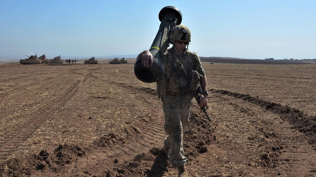 Yhdysvaltalainen sotilas Syyriassa syyskuussa 2022. Yhdysvallat on tukenut maassa Syyrian demokraattiset voimat -koalitiota.
