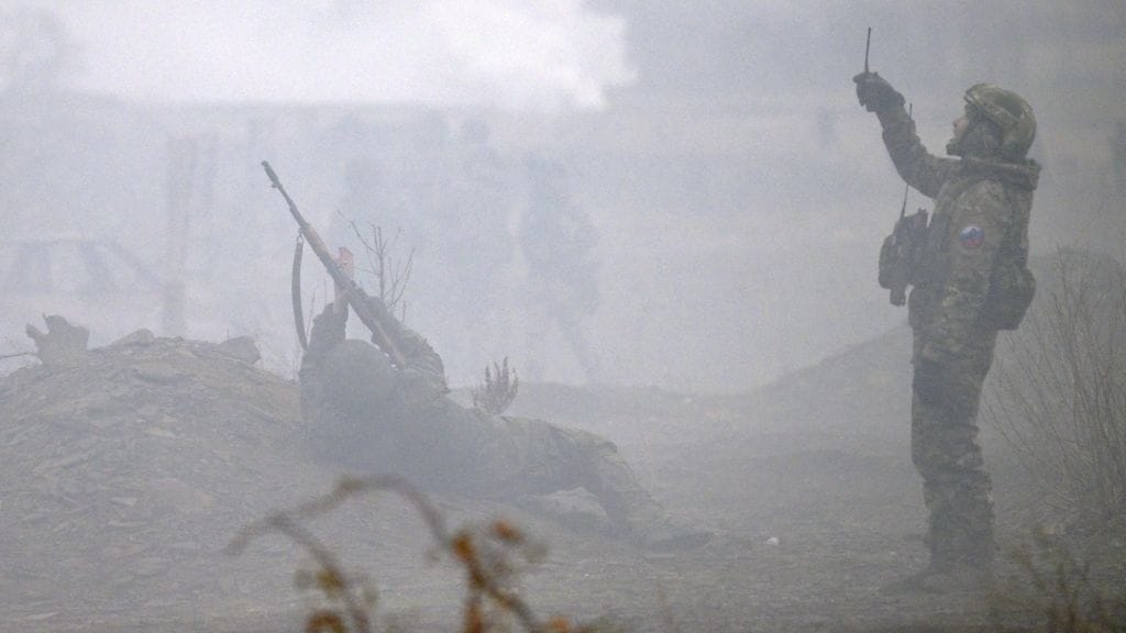 Venäläinen sotilas taisteluharjoituksissa Ukrainan  Donetskin alueella marraskuussa 2024. Kuvituskuva.