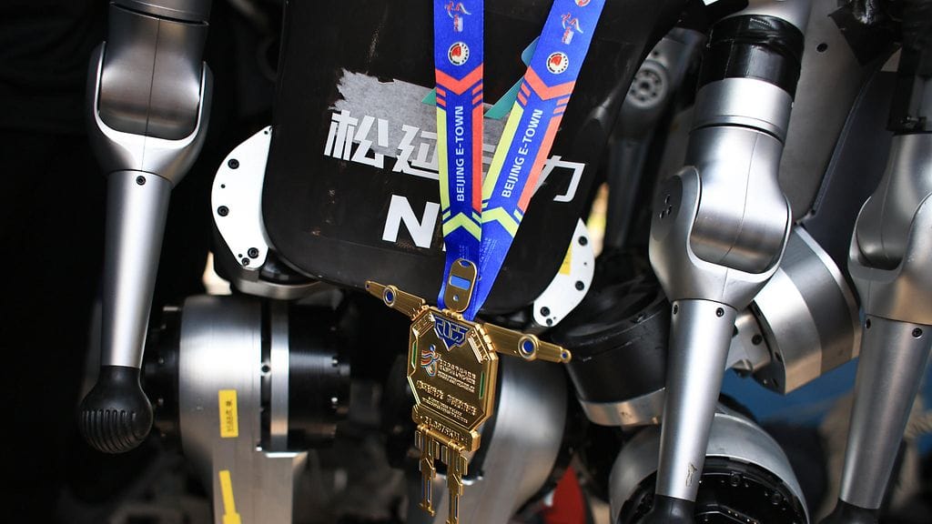 AOP N2-robotti ja mitali 19.4.2025