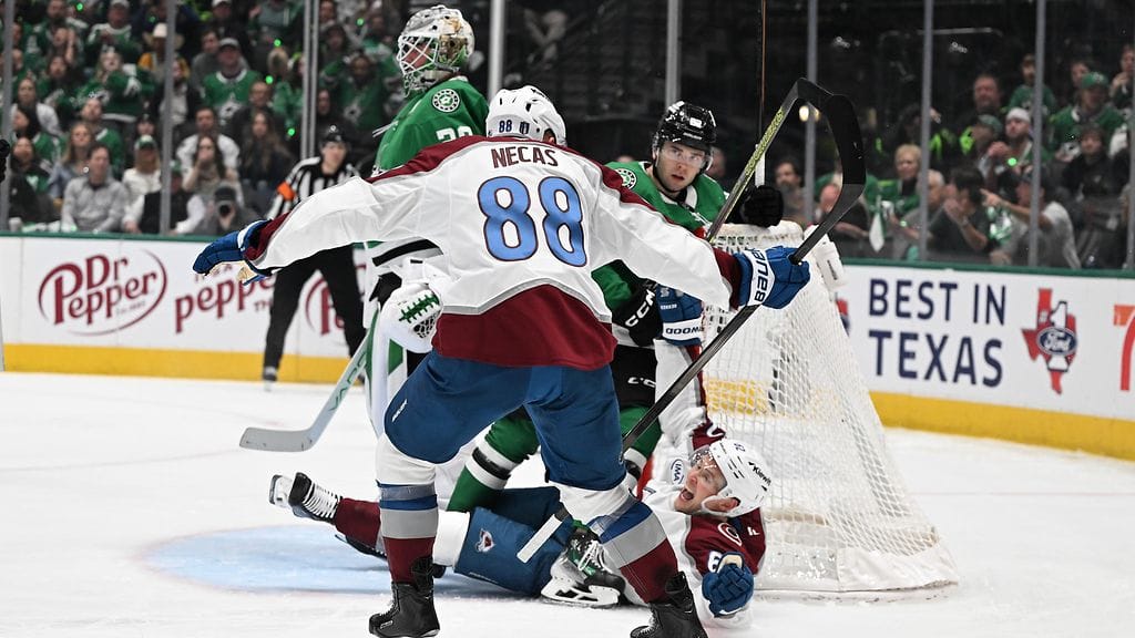 Martin Necas juhli Artturi Lehkosen kanssa Coloradon avausmaalia.