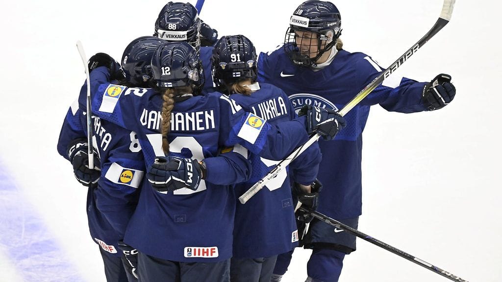 Naisleijonat juhli kavennusta Tshekkiä vastaan.