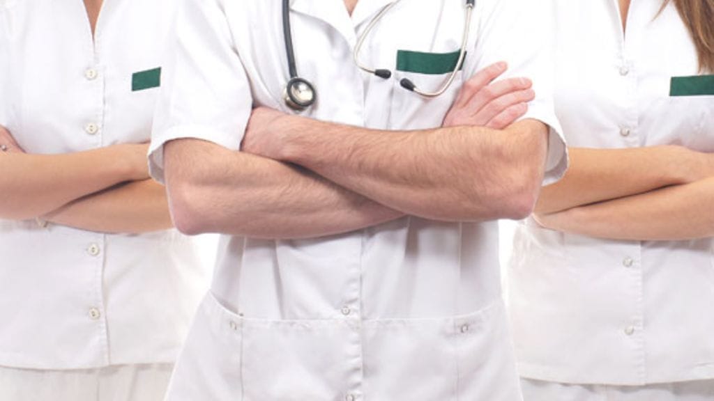 Liisa Sulkakoski kertoo, että osa lääkäreistä haluaa ottaa homeopaateilta lääkärin oikeudet pois. Kuvituskuva.