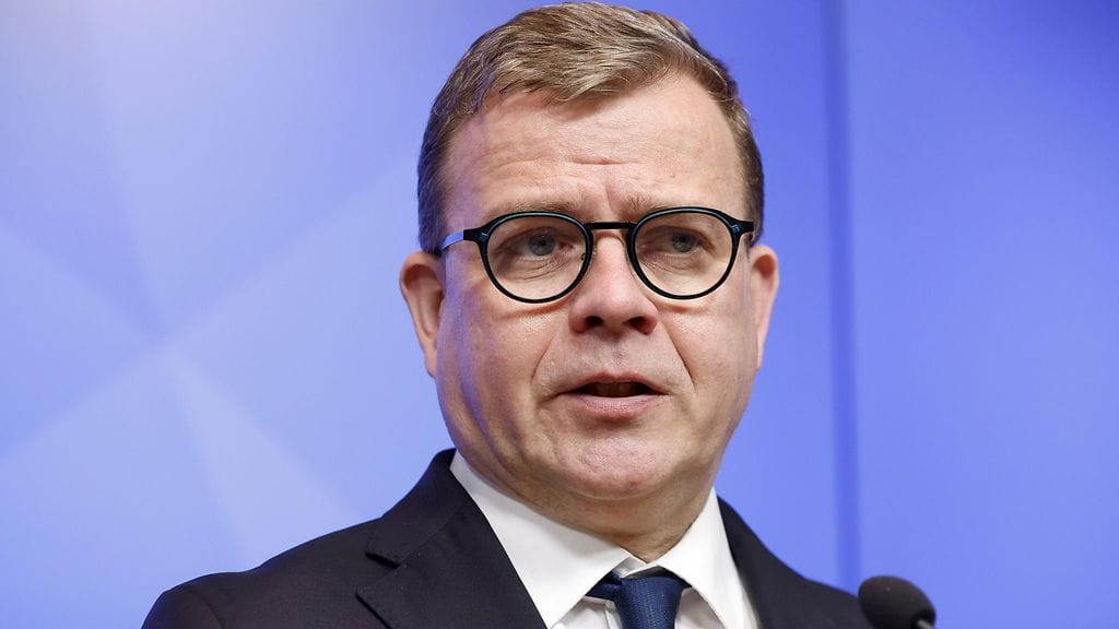 Pääministeri Petteri Orpon (kok.) mukaan palkankorotukset ovat kova haaste julkiselle taloudelle, joka on jo valmiiksi velkaantunut.