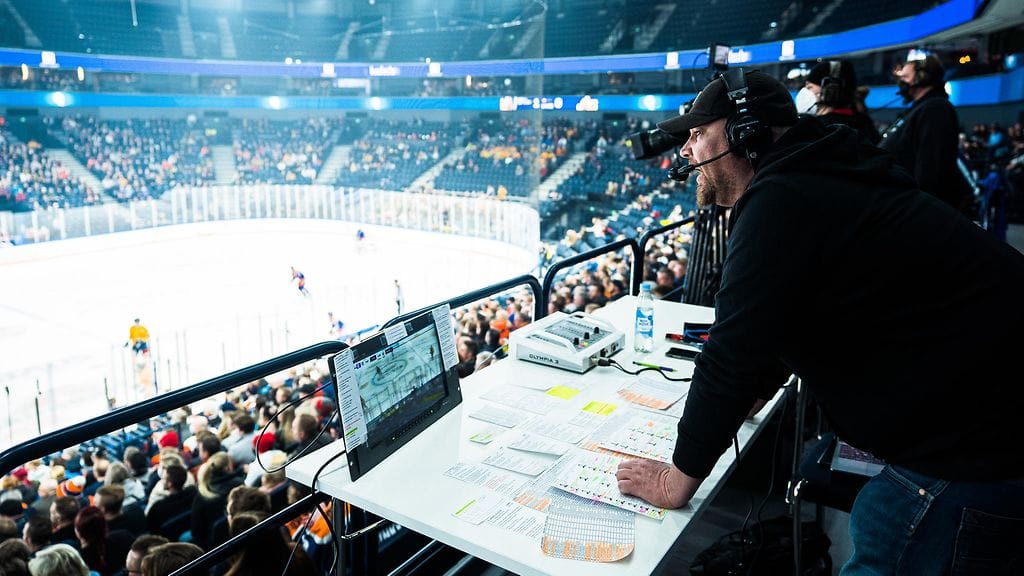 Jani Alkio paahtaa finaaleissa selostuskopissa.