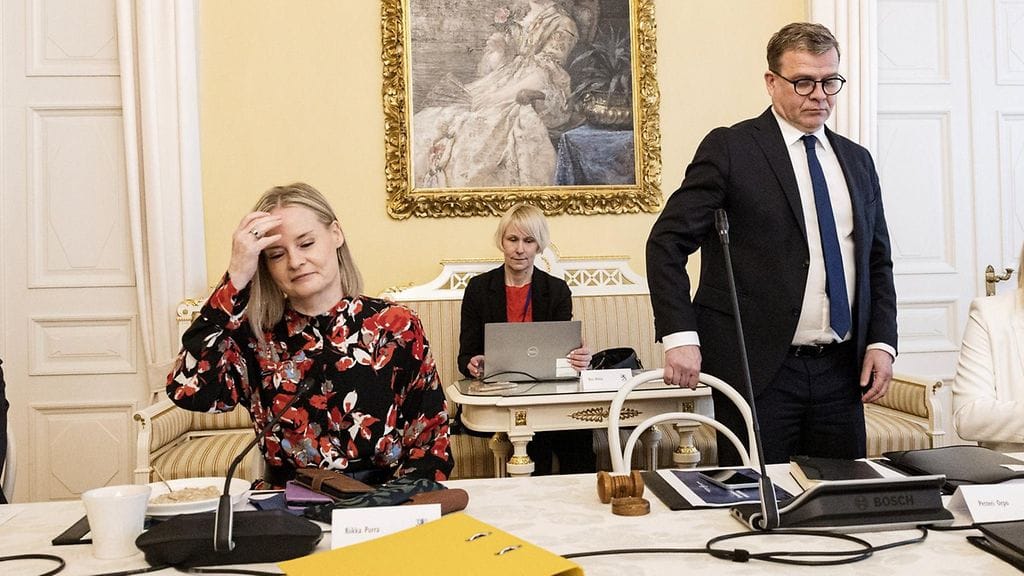 Riikka Purra ja Petteri Orpo kertoivat puoliväliriihen tuloksista.