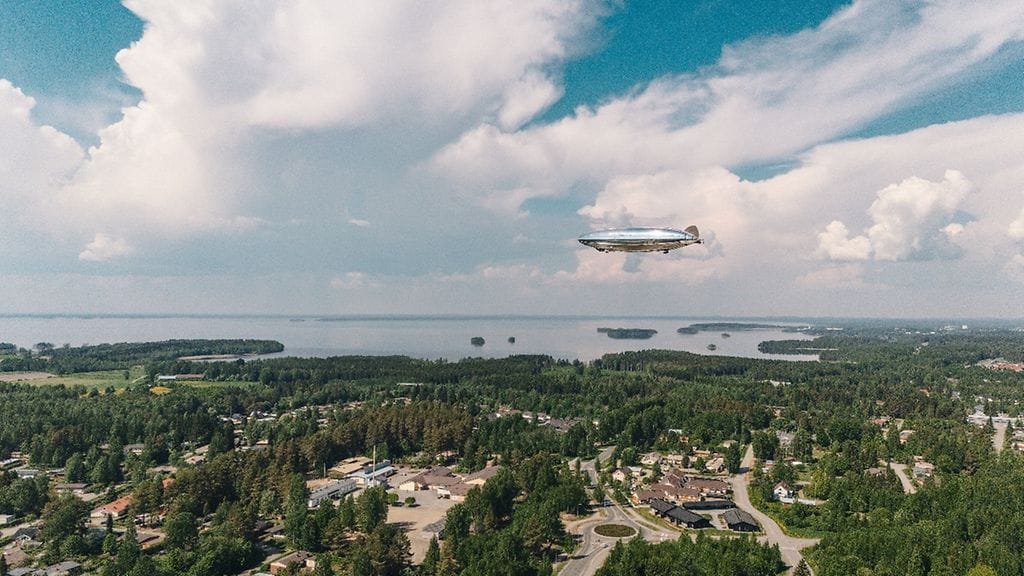 Ilmalaivoja muistuttavat alukset ovat Kelluu-nimisen yrityksen kuvauskalustoa. Niiden avulla kaupungista voidaan tehdä kaupunkisuunnittelun tueksi tarkka 3D-mallinnus. Kuva Joensuun kuvauksista.
