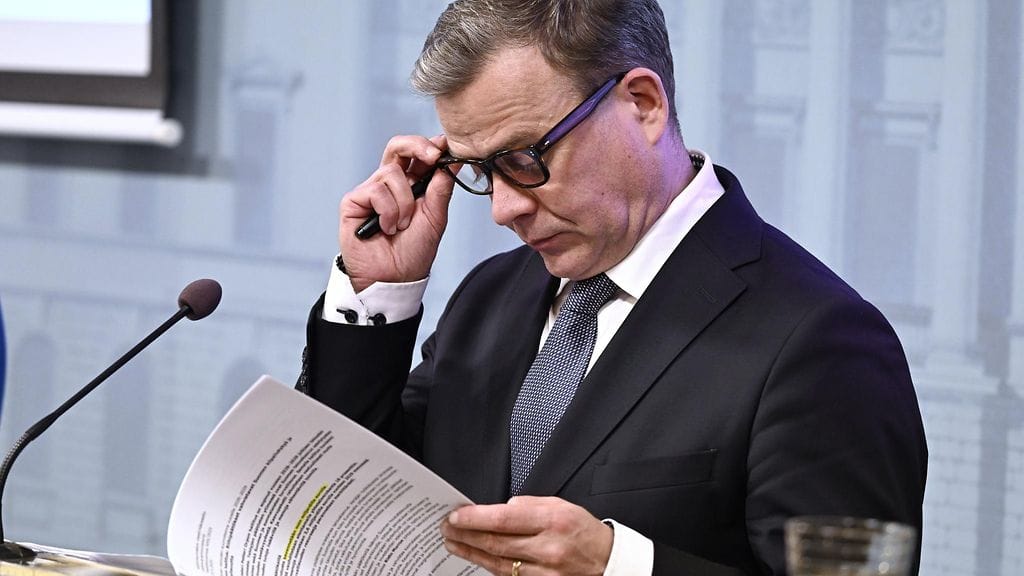 Hallituksen miljardiluokan veronkevennykset osoittavat että valtion velanoton hillitseminen ei ole hallituksen talouspolitiikan kulmakivi, sanoo SAK:n pääekonomisti.