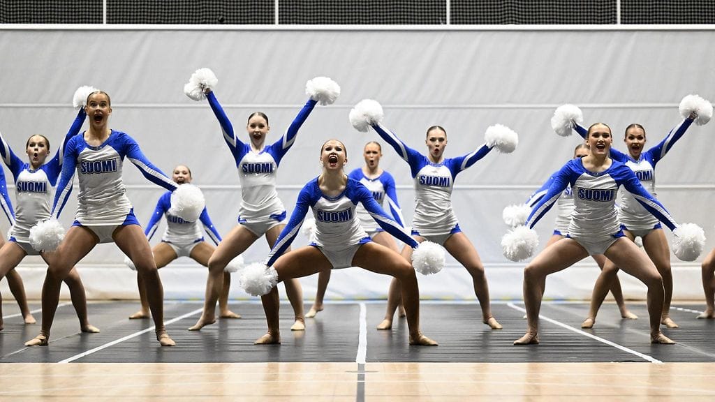 Suomi on saavuttanut menestystä cheeerleadingin MM-kisoissa Orlandossa. Kuvassa junioreiden cheertanssimaajoukkue Vantaalla 17. huhtikuuta.