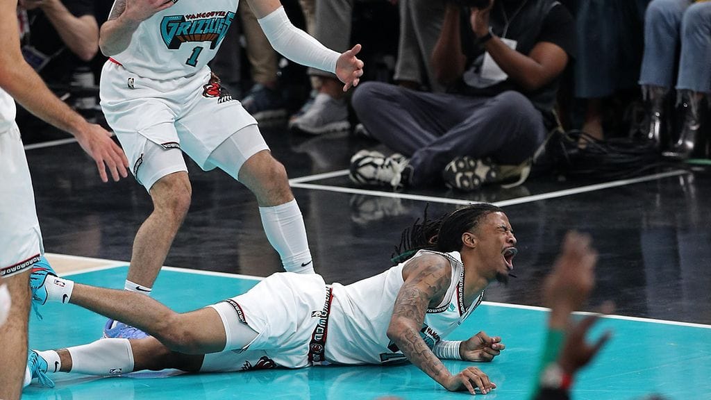 Memphis Grizzliesin supertähti Ja Morant loukkaantui yön NBA-pudotuspeliottelussa.