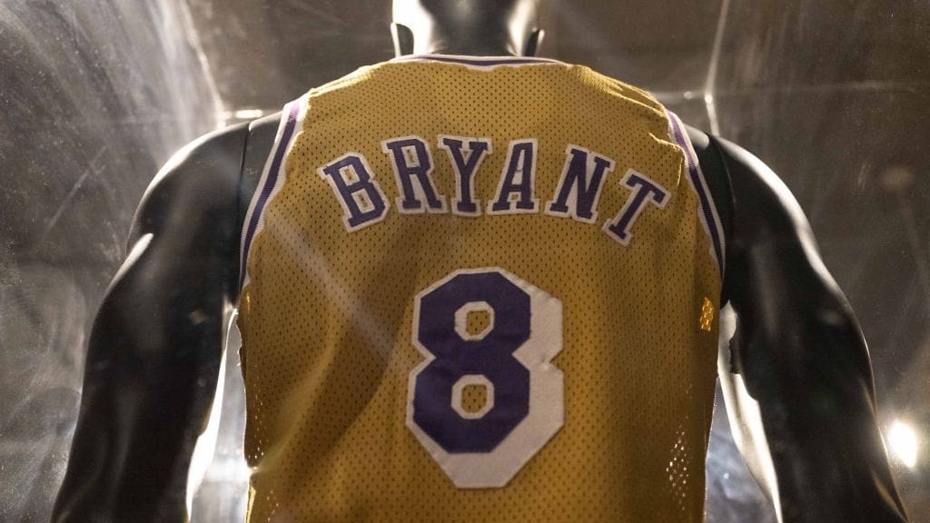 Kobe Bryantin pelipaidasta maksettiin historian neljänneksi suurin hinta.
