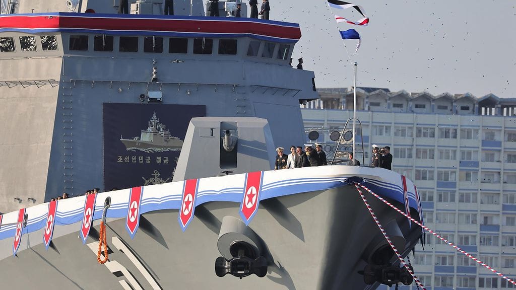 Uuden hävittäjän vesillelaskua Namphon telakalla maan länsiosassa oli seuraamassa myös maan johtaja Kim Jong-un.