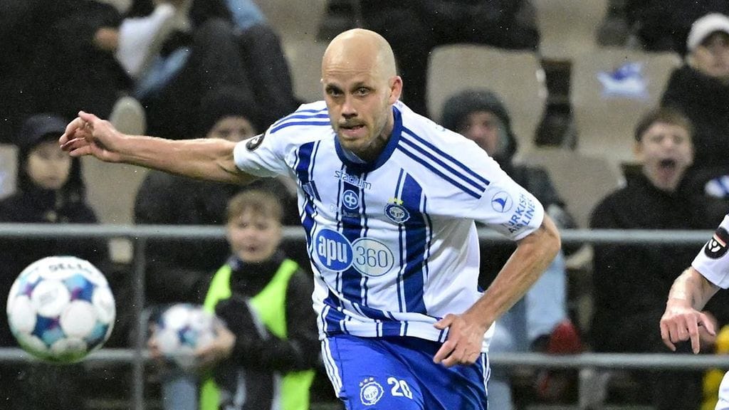Teemu Pukki on vienyt HJK:n aikaiseen johtoon VPS:ää vastaan.