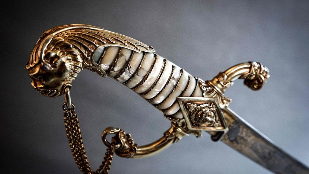 Keisari Napoleonin viimeinen miekka myydään huutokaupassa Pariisissa toukokuussa.