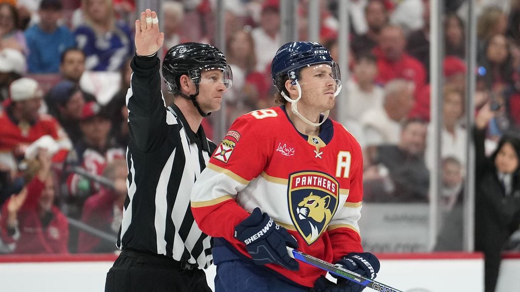 Florida Panthersin Matthew Tkachuk sortui loppuhetkillä turhautuneeseen sikailuun.