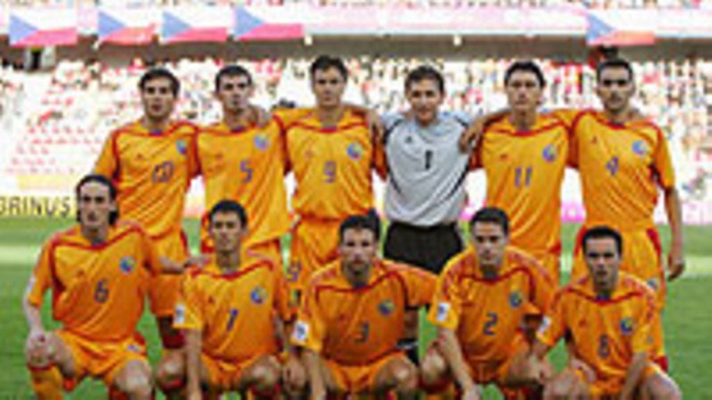 Romanian jalkapallomaajoukkue lokakuussa 2004, kuva: Jamie McDonald