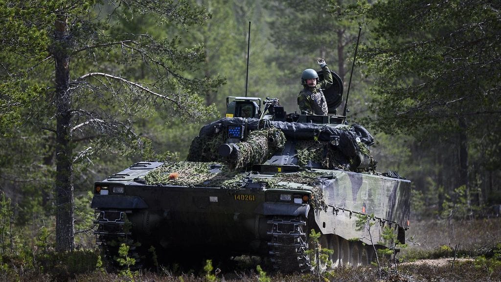 Ruotsalaisten CV90-tankki taisteluharjoituksessa Rovaniemellä toukokuussa 2023. Harjoituksessa testattiin yhteisten operaatioiden toteuttamista Nato-liittolaisten ja Ruotsin kanssa.