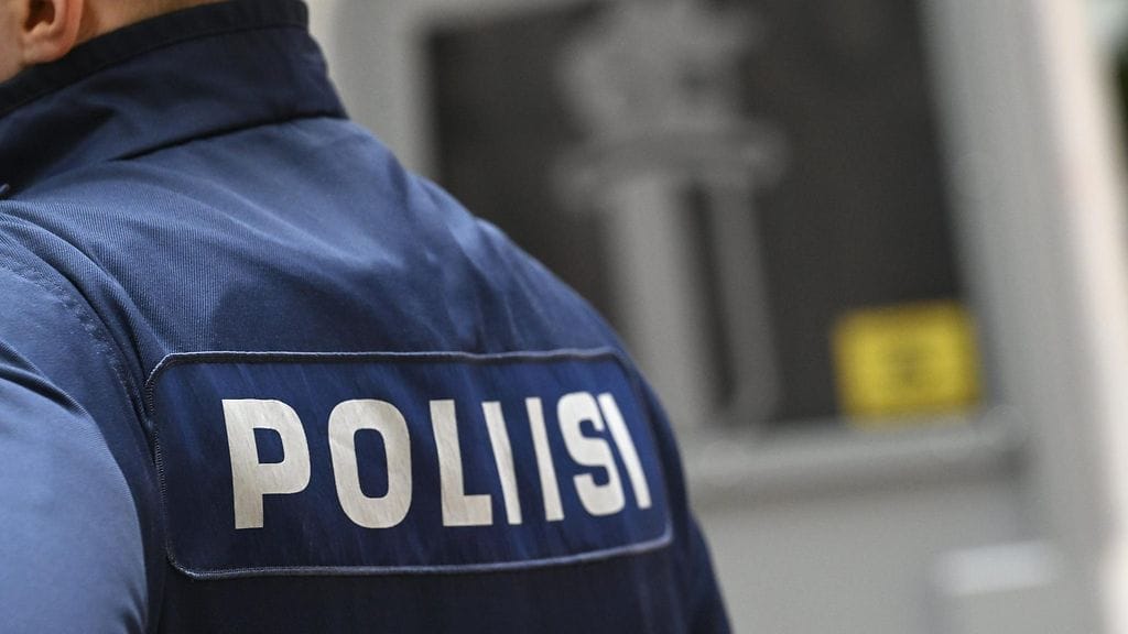 Poliisi otti kaksi epäiltyä tekijää kiinni läheisestä asunnosta. Kolmas löytyi Oulusta. Kuvituskuva.