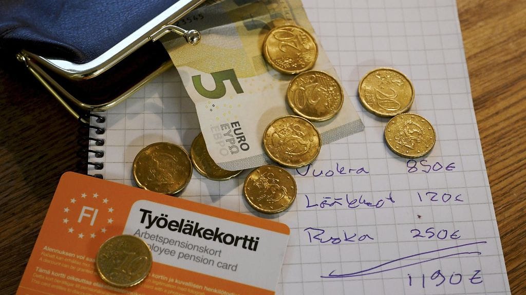 Yleisimmin eläkeaikaa varten säästävät yrittäjät, keskimääräistä korkeampituloiset ja lähellä eläkeikää olevat.