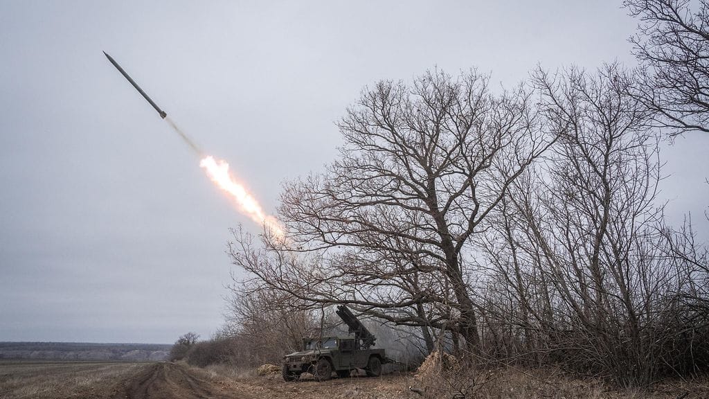 Yhdysvaltalaiseen Humvee-ajoneuvoon kiinnitetty neuvostoliittolainen Grad-raketinheitin Donetskin alueella 23. tammikuuta.