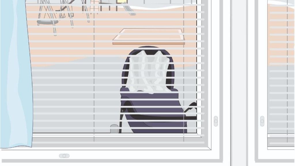 Onnettomuustutkintakeskuksen havaintokuvaa siitä, miten lapsi nukkui päiväkodin pihalla ikkunan takana.