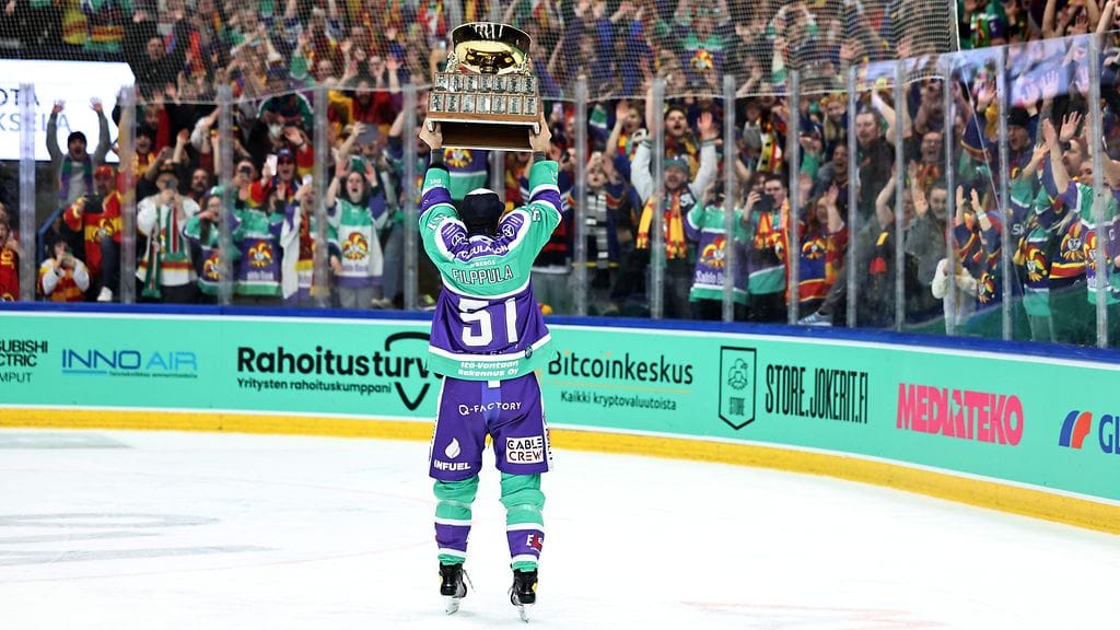 Mestiksen mestaruus Jokerien kapteenina keväällä 2025.