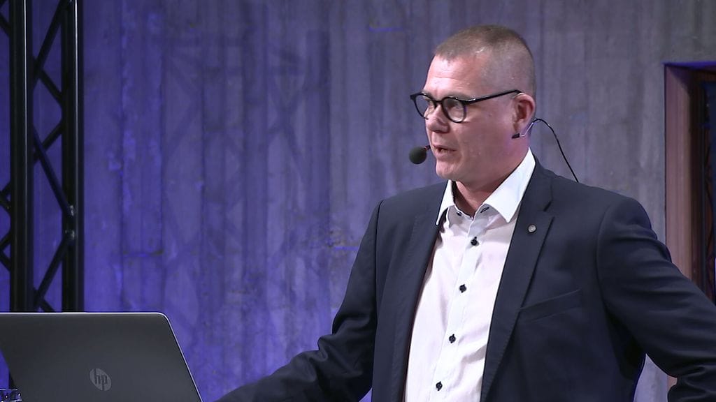 Syksyllä 2023 Juhani Damski puhui IPCC:n ilmastoraportin julkaisutilaisuudessa.