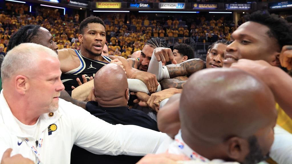 Giannis Antetokounmpo joutui Milwaukee Bucksin NBA-kauden päätteeksi välikohtauksen keskelle.