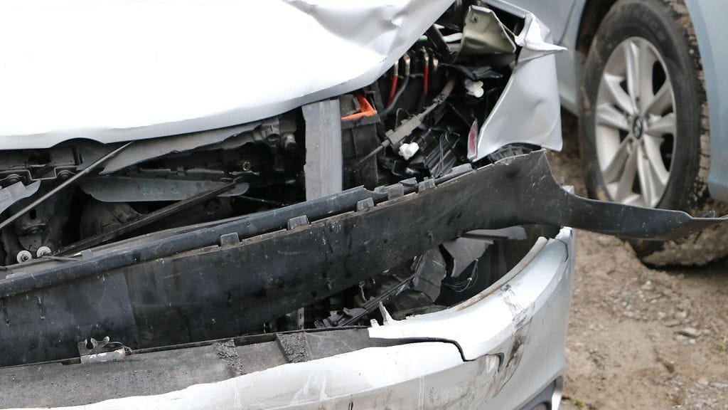 Kaupungissa kuskit kohtaavat lukuisia erilaisia häiriötekijöitä ja haasteita. Nämä tekijät lisäävät kolarien todennäköisyyttä.