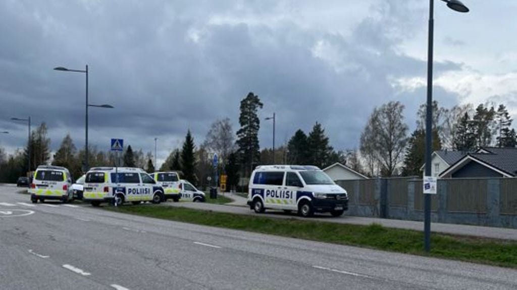 Paikalla Tuusulassa oli useita poliisin yksiköitä vappuaattona. Kuva: Päivi Hannula, MTV.