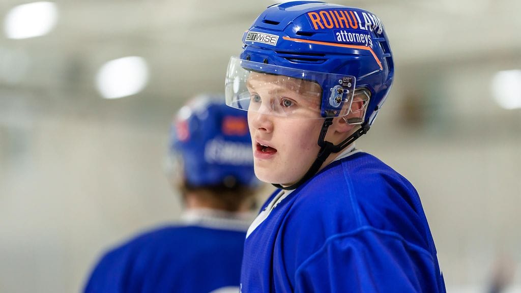 Topi Rönni ei ehtinyt pelata Sportissa otteluakaan. Hänen huhtikuussa tehty sopimuksensa purettiin vain viikkoja myöhemmin.