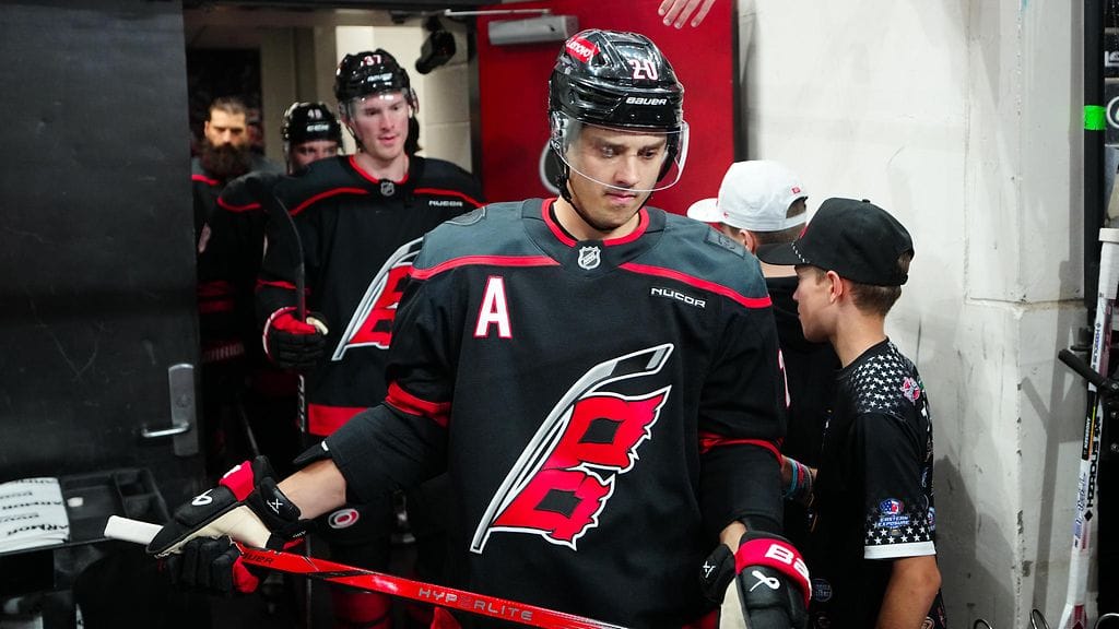 Sebastian Ahon ja Carolina Hurricanesin pudotuspeliurakka jatkuu toisella kierroksella.