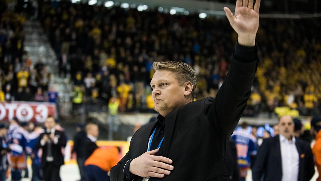 Pekka Virta hyvästeli Kuopion SM-hopea kaulassaan keväällä 2017.