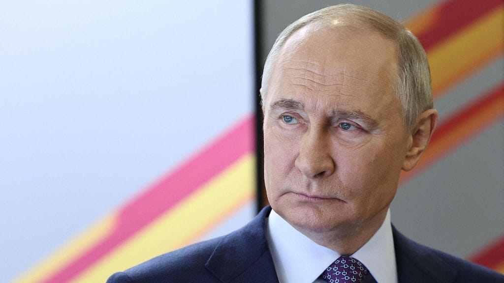 Venäjän presidentti Vladimir Putin toisen maailmansodan museossa Moskovassa 30. huhtikuuta.