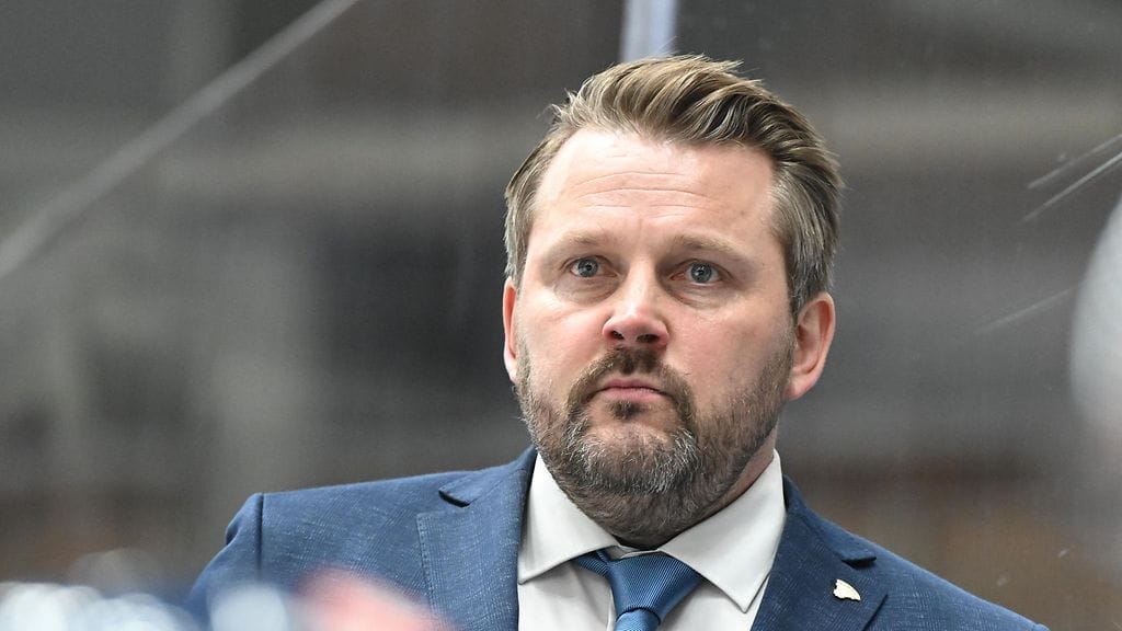 Leijonien päävalmentaja Antti Pennanen.