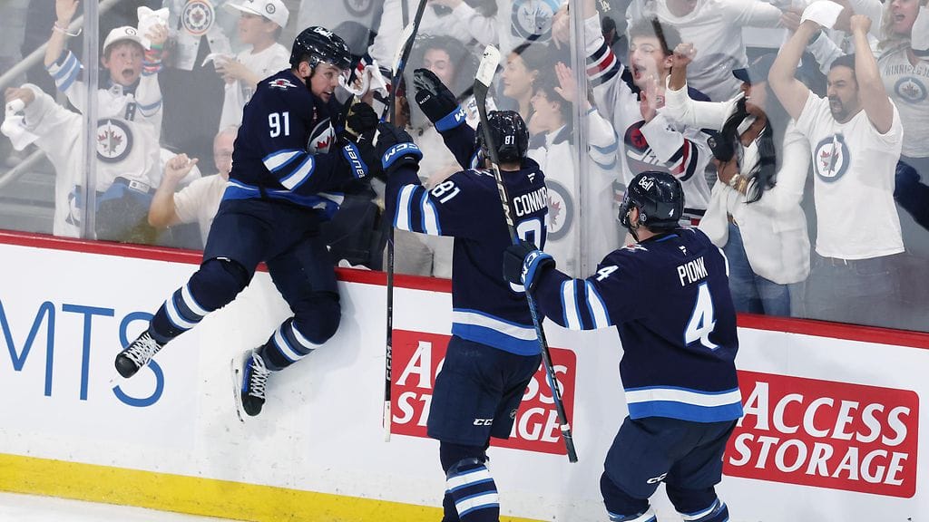 Winnipeg Jets eteni dramaattisten vaiheiden jälkeen NHL:n pudotuspelien toiselle kierrokselle.