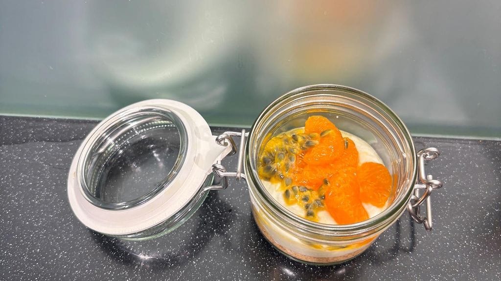 Juustokakun voi tehdä kätevästi annospurkkeihin!