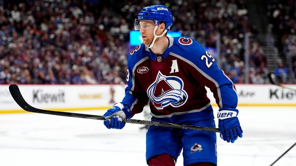 Nathan MacKinnon on liittymässä Kanadan MM-joukkueeseen.