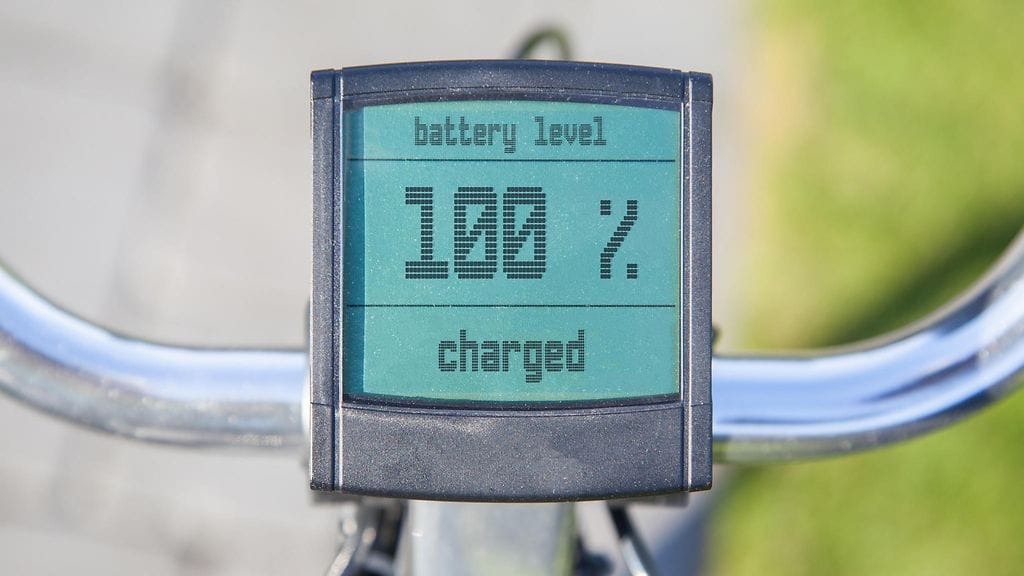 Sähkömoottorilla varustettu polkupyörä kiinnostaa monia.