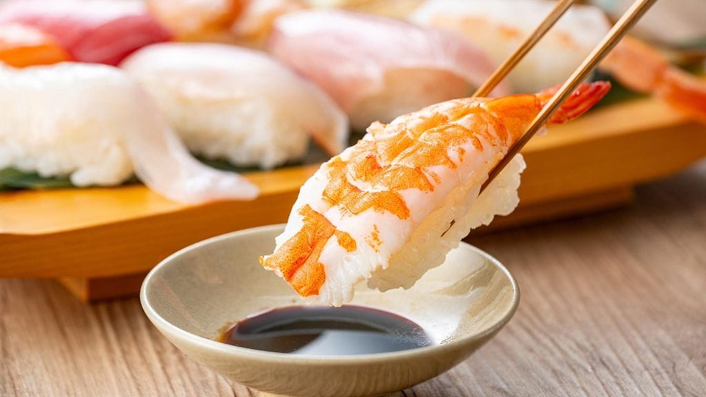 Japanilaista soijakastiketta syödään esimerkiksi sushin kanssa.