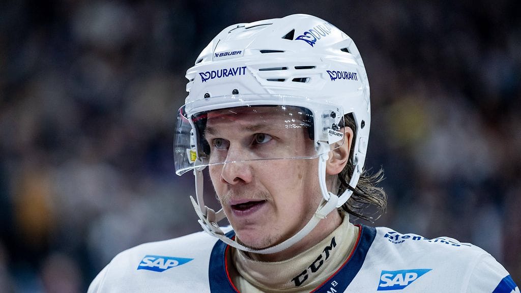 Jyrki Jokipakka on kiekkoillut viime kaudet Saksassa Adler Mannheimissa.