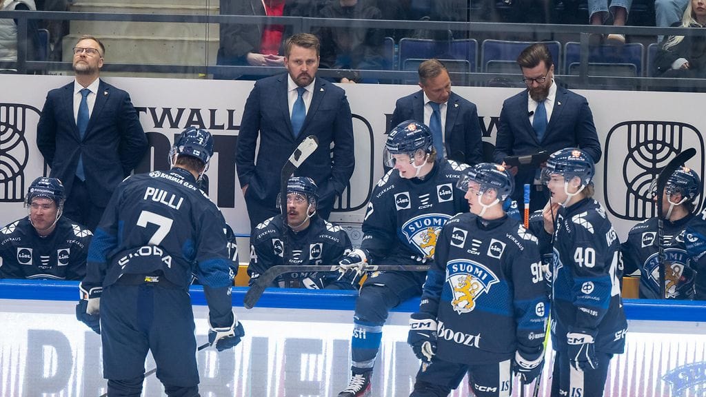 Päävalmentaja Antti Pennanen sanoo Suomen olevan MM-jääkiekossa "luottavainen altavastaajajoukkue".