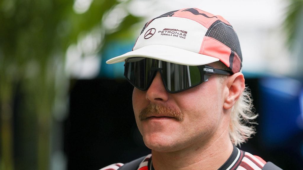 Valtteri Bottas antoi hanaa supertähtien ollessa hänen kyydissään.