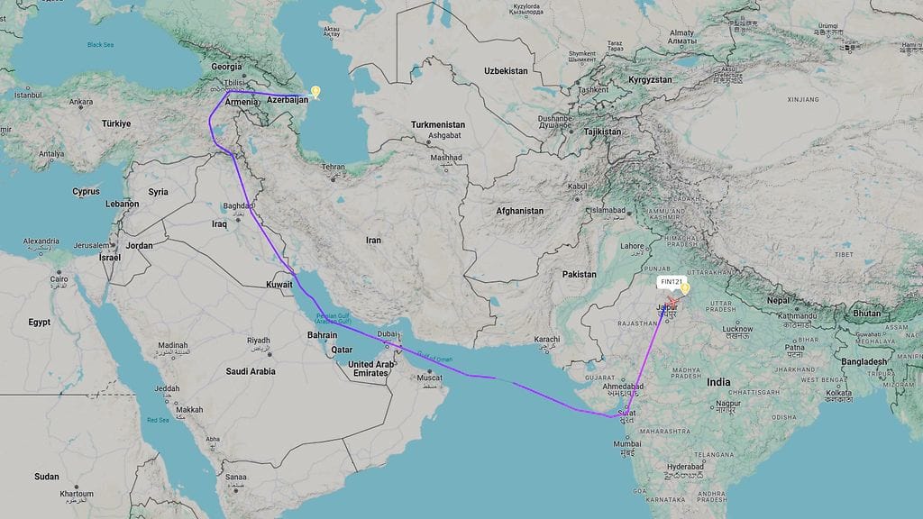 Finnairin lento FIN121 Helsingistä Delhiin joutui tekemään välilaskun Bakussa, josta se jatkoi matkaa Delhiin.