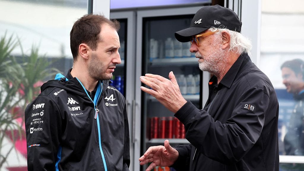 Mediatietojen mukaan Oliver Oakes (vasemmalla) ei halunnut enää selitellä julkisuudessa päätöksiä, jotka todellisuudessa olivat Flavio Briatoren (oikealla) tekemiä.